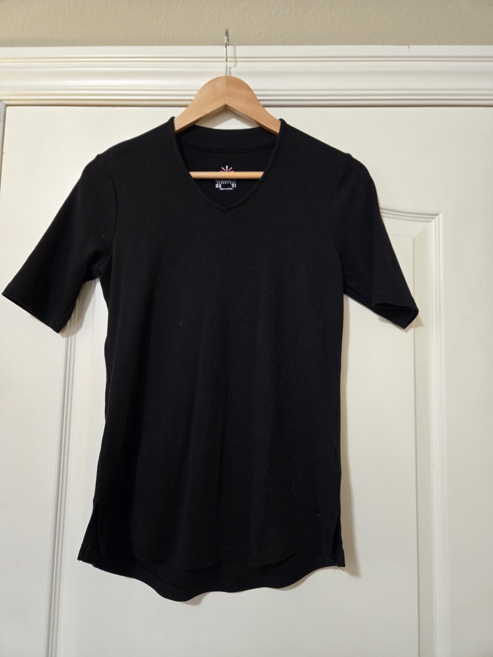 Isaac Mizrahi Black V-Neck Short Sleeve Soft Cotton Tee Easy Layering